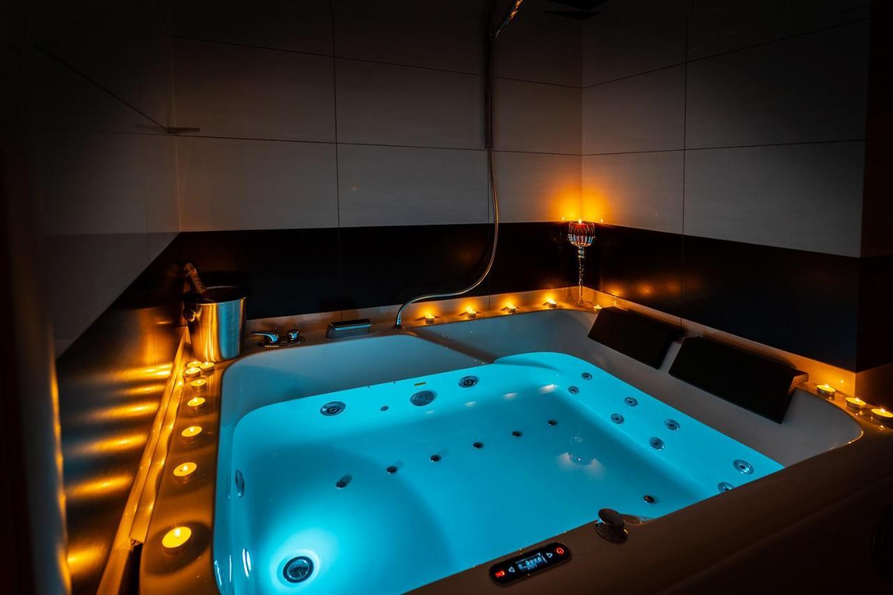 Premium Jacuzzi Apartment كلابيدا المظهر الخارجي الصورة